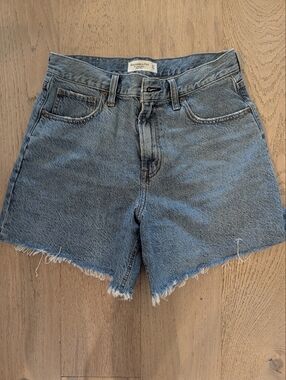 A&F Loose High Rise Jean Short - Size 28